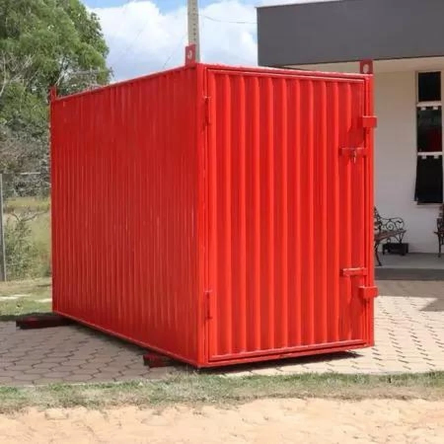 Container depósito fechado, instalado ao lado de um imóvel